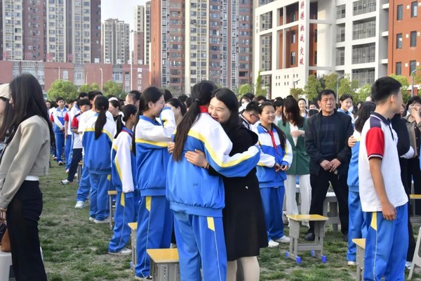 四月春浓花正艳，凝心聚力再扬帆——阜阳市城南中学召开七年级家长会