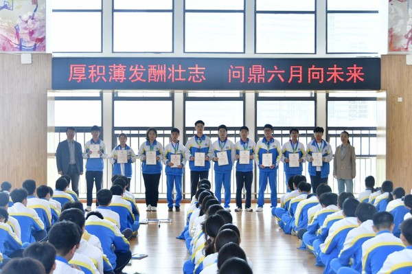 丁梓轩.png